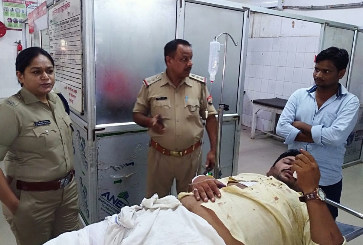 two sub inspector died and two man injured  in an accident in sultanpur