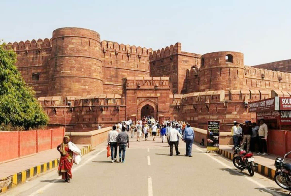 agra fort historical monuments places to visit