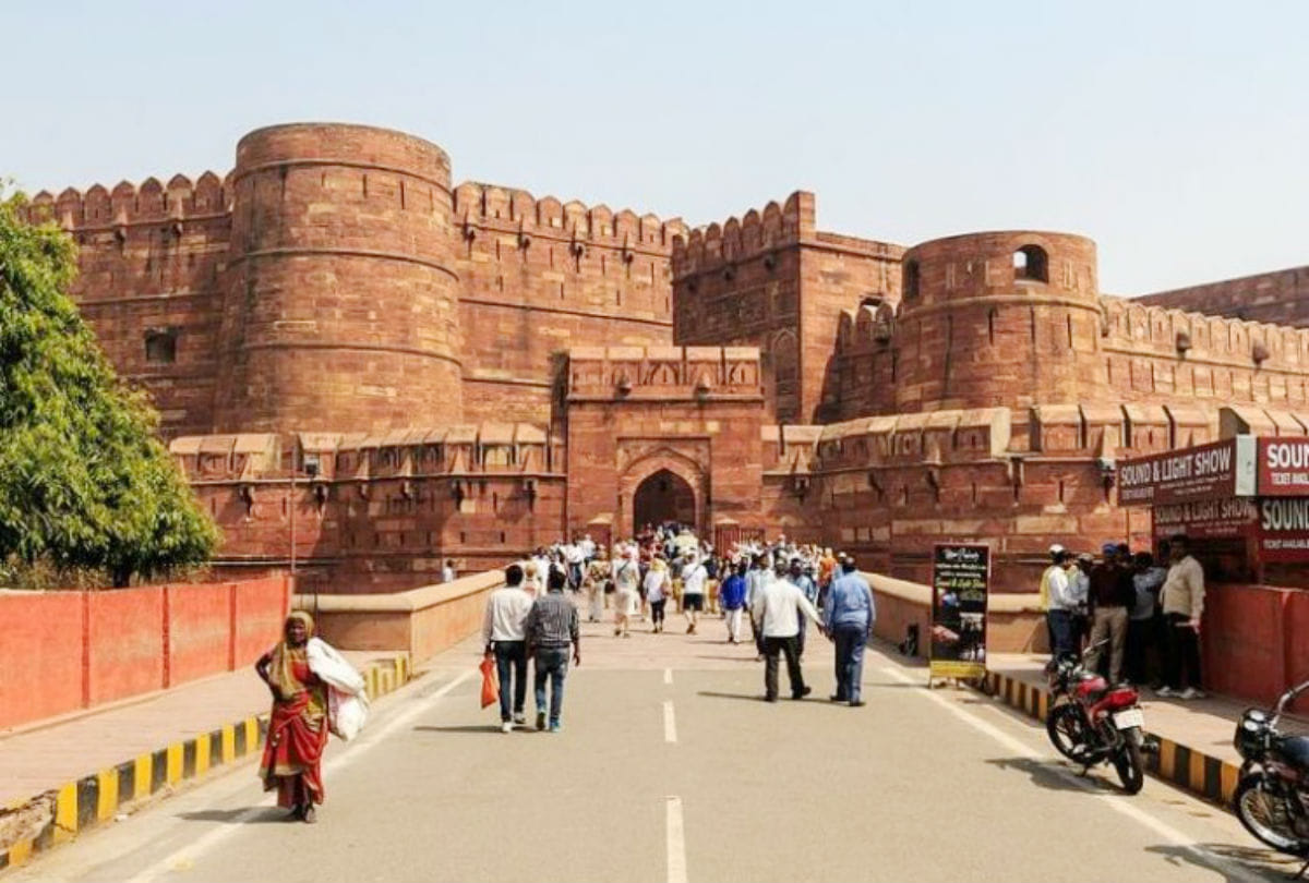 agra fort sheesh mahal closed for tourists from sixteen year