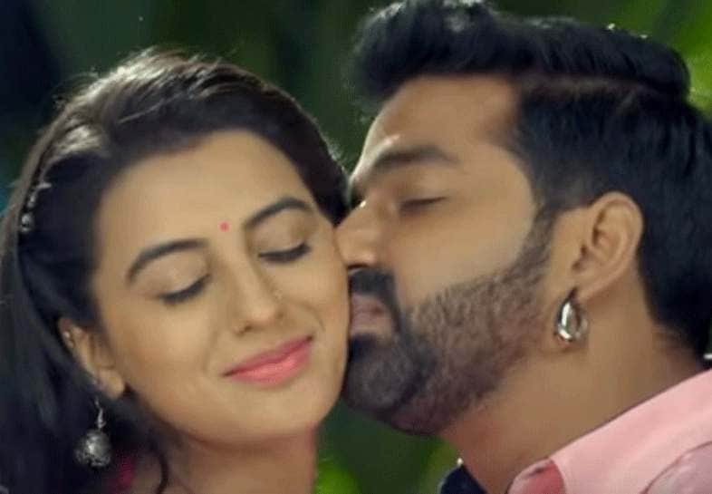 bhojpuri star akshara singh revealed about relation with pawan singh