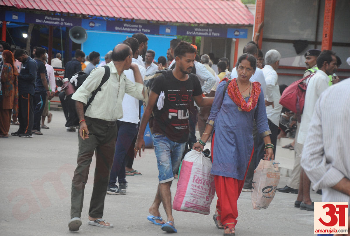 amarnath pilgrims asked to return back to their home town, kashmir advisory, amarnath pilgrims upset