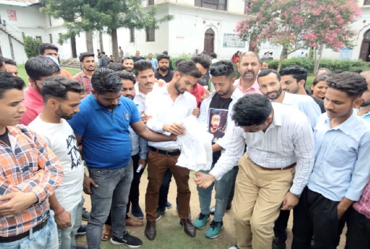 180 outsourced employees removed from medical college chamba and then call back after protest