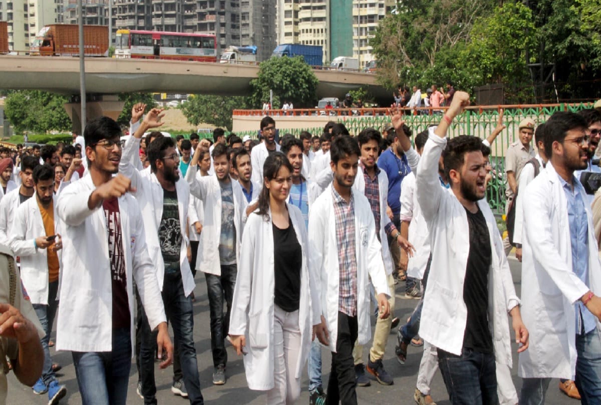 Medical services at govt hospitals in Gujarat hit due to 10,000 doctors on indefinite strike