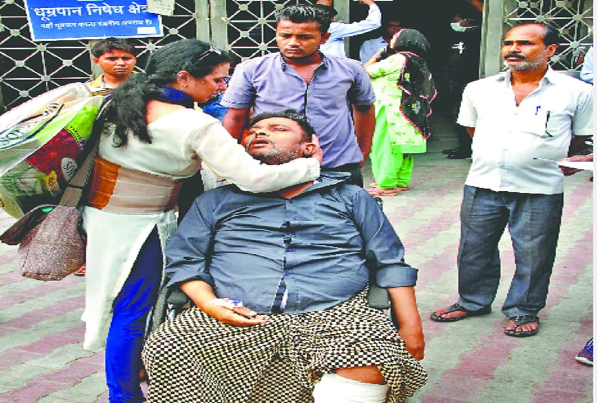 resident doctors at several government hospitals on strike against NMC bill