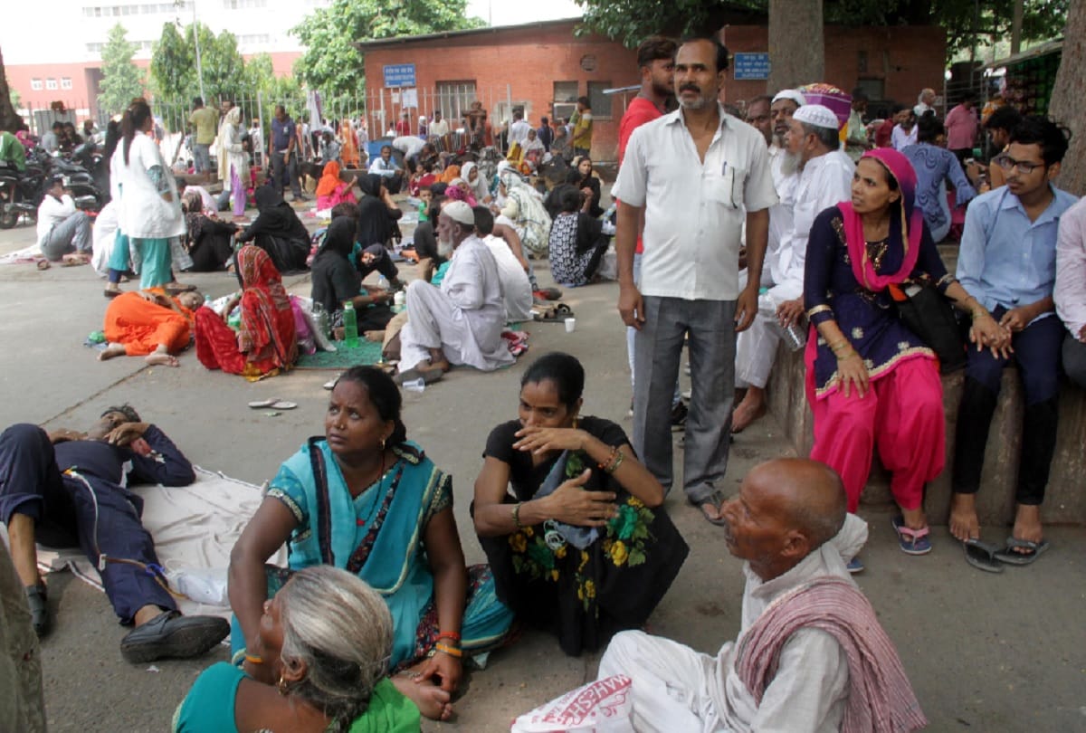 resident doctors at several government hospitals on strike against NMC bill