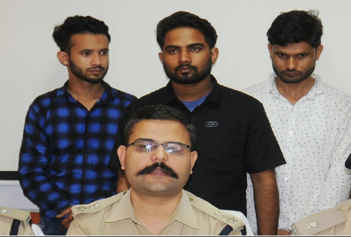 Fake Call Centre Busted In Noida Five people including two women arrested