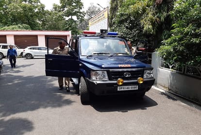Executive engineer arrest for allagedly Teasing girls on training at jhansi