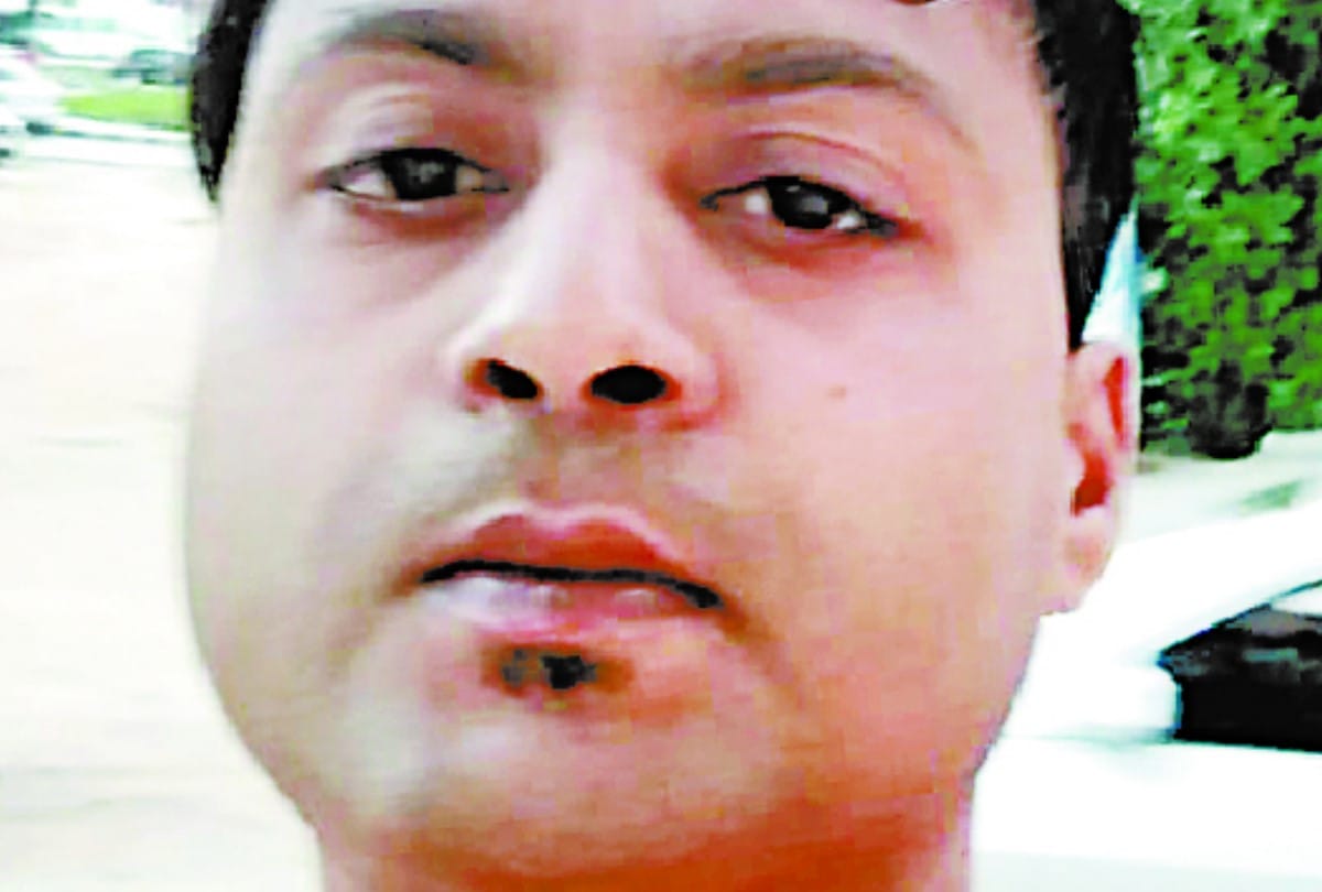 fraud with the man of Kanpur in the name of job