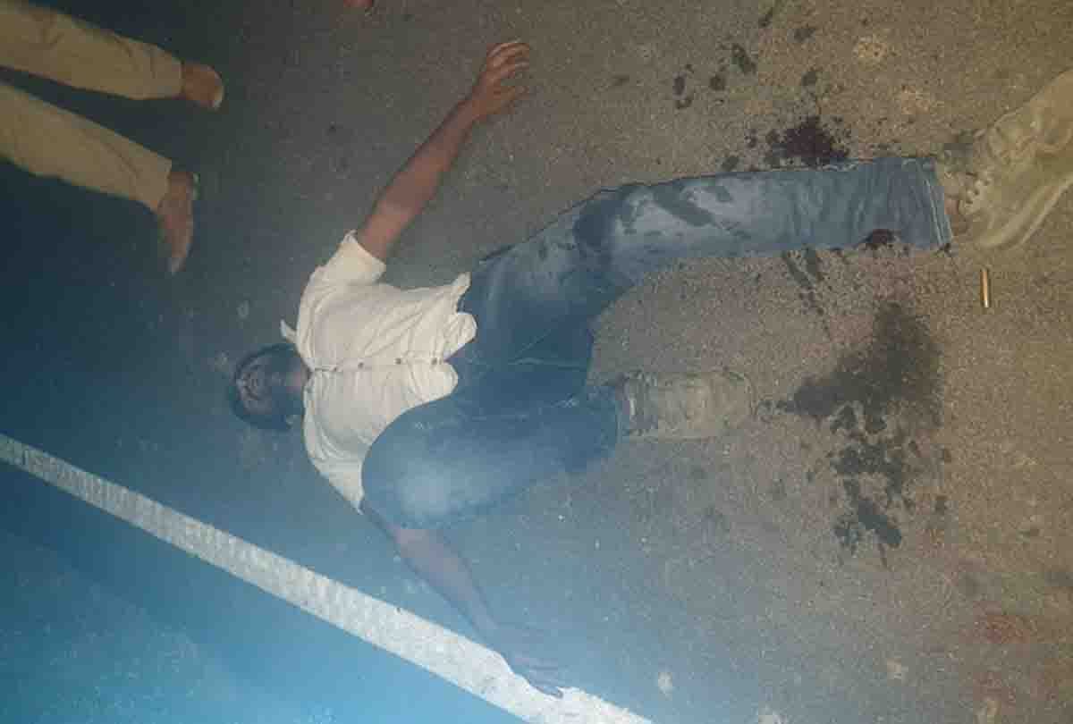 police encounter in kanpur at night with one of top ten criminal
