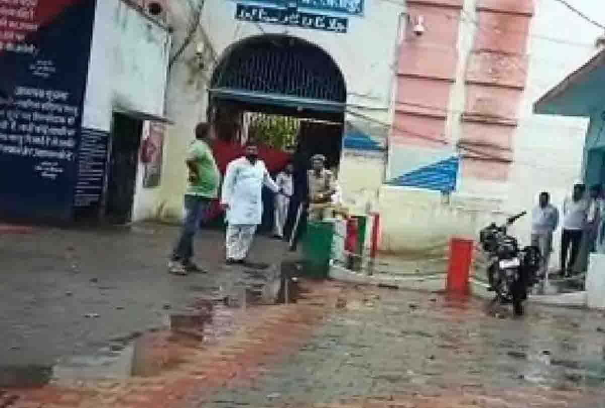 Unnao Rape Case News: video viral Of Policeman at Sitapur Jail