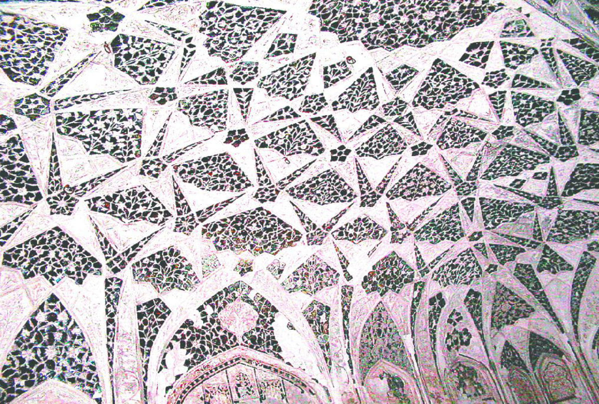 agra fort sheesh mahal closed for tourists from sixteen year