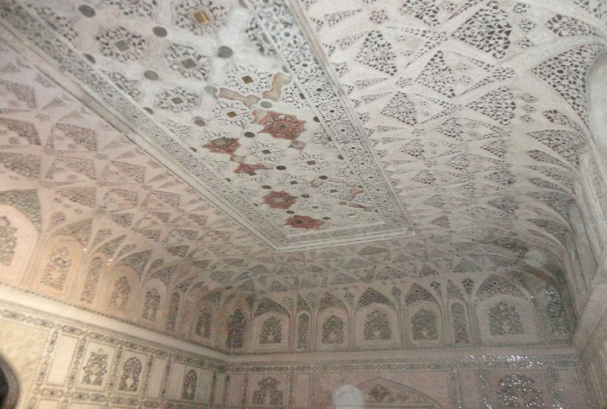 agra fort sheesh mahal closed for tourists from sixteen year