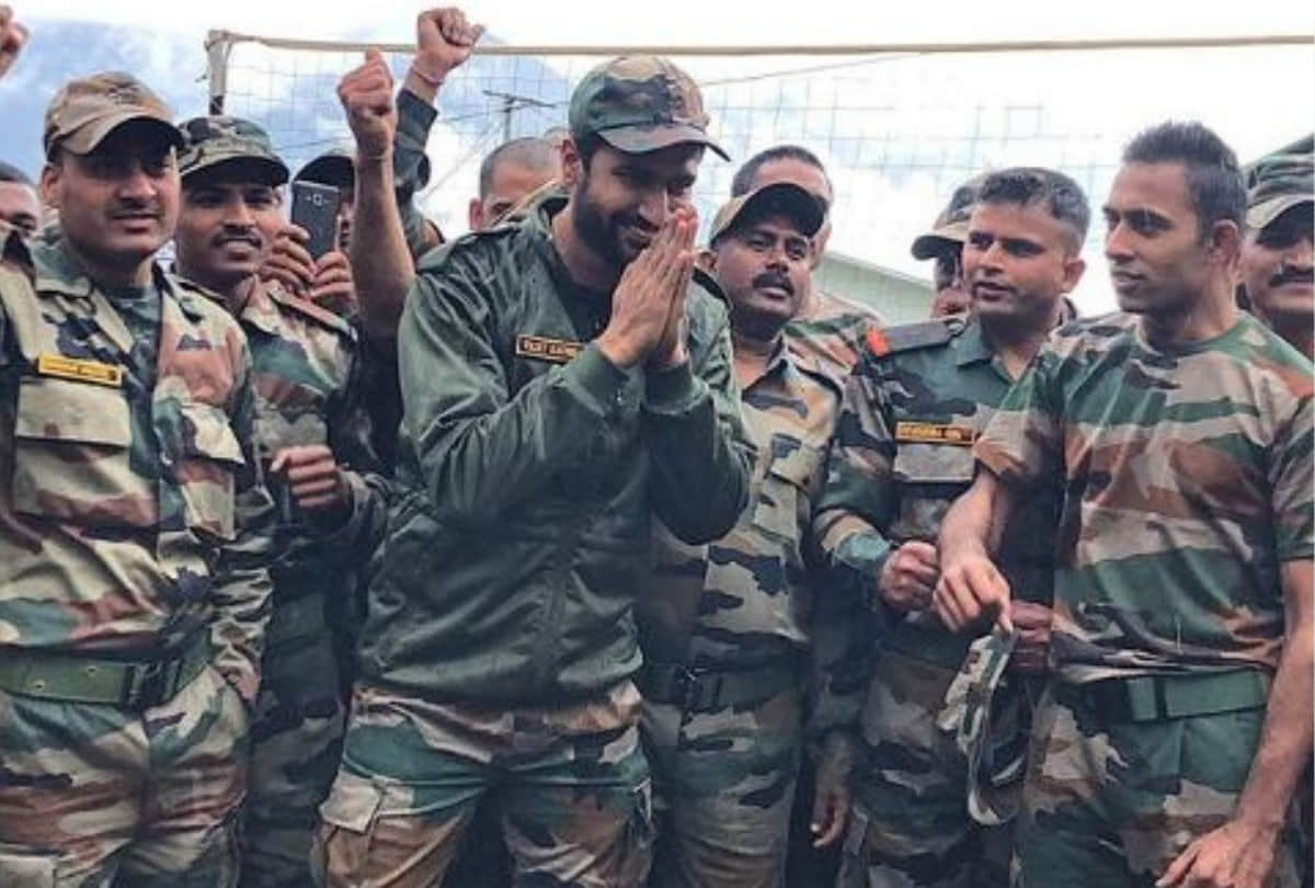vicky Kaushal Shirtless Photo on instagram is viral with users Wao reactions