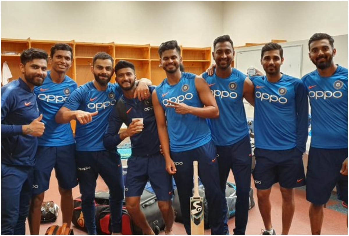 Virat Kohli posts squad picture on Social Media fans ask where is Rohit Sharma
