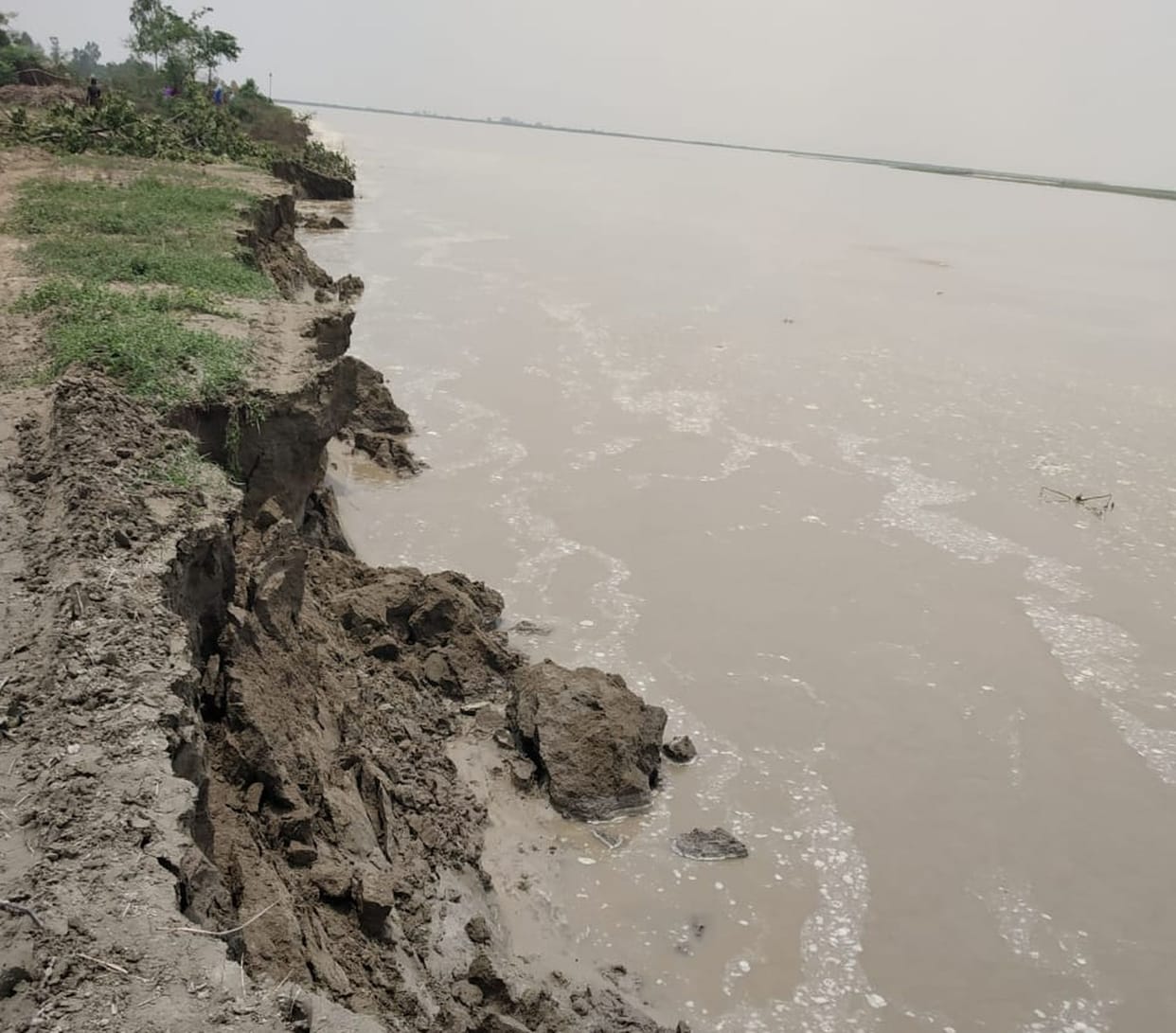 Two houses and 129 bigha ranches in the river