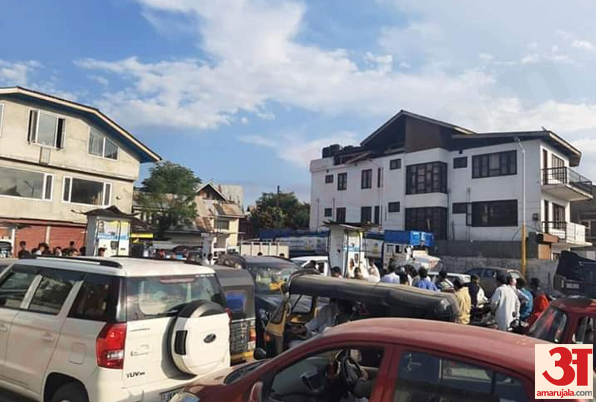 kashmir's condition after advisory issued by government and deployment of troops