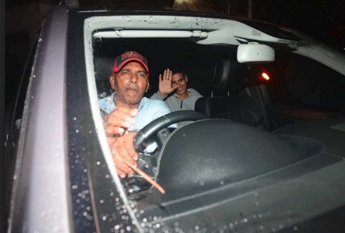 akshay kumar to karan johar spotted look at the photos