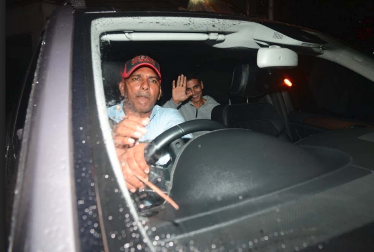 akshay kumar to karan johar spotted look at the photos