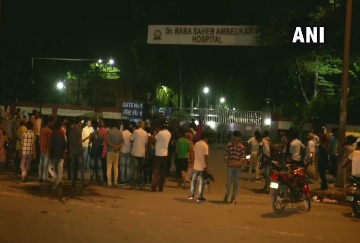 Relatives outside Dr. Baba Saheb Ambedkar Hospital charge security gaurd for beating them in delhi