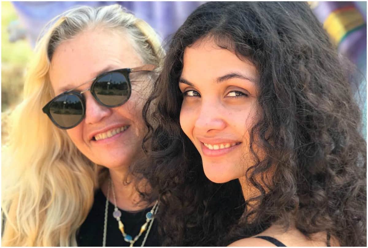 Film Black Child Artist Ayesha Kapur who played Rani Mukerji childhood role in movie