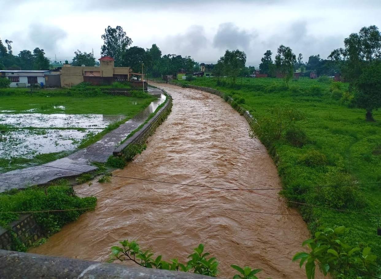 river overflow in rainy session