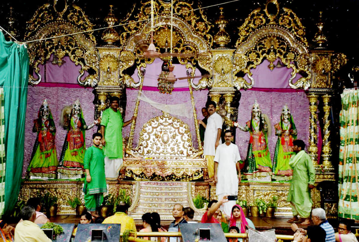 banke bihari ji will sit at phool bangla from ekadashi mathura news