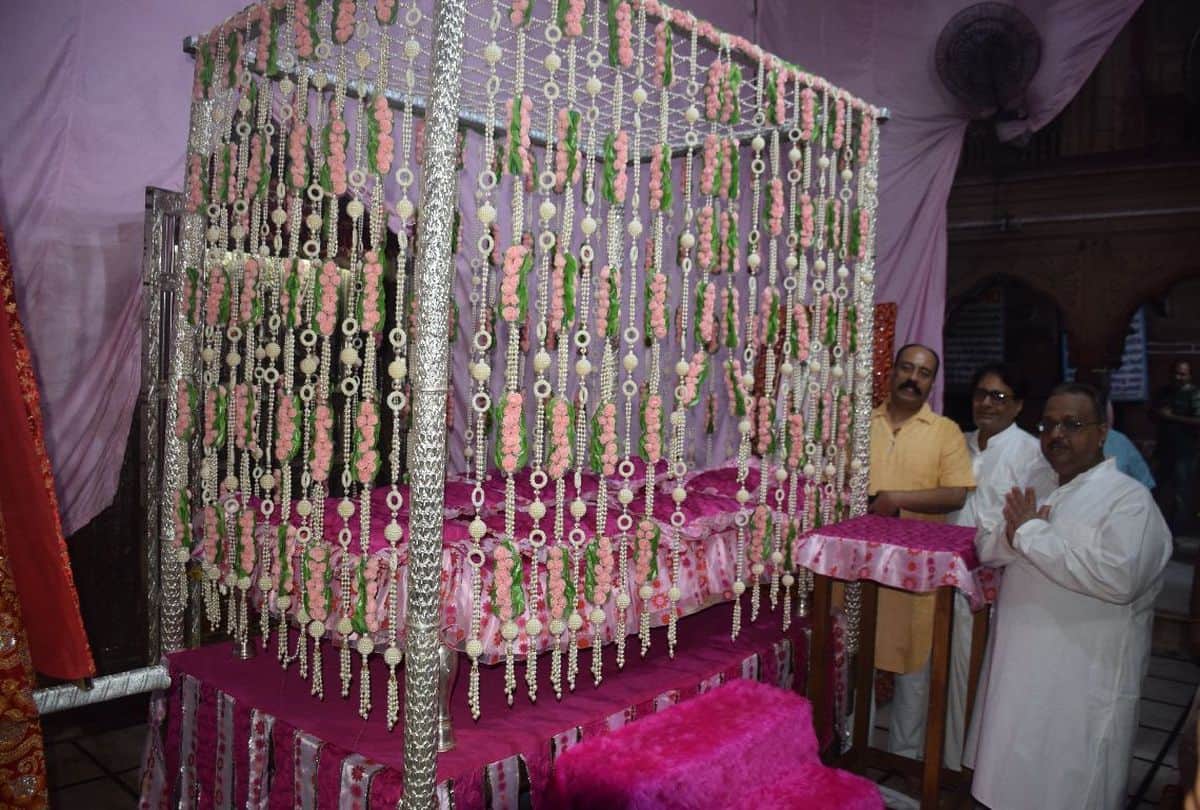 banke bihari ji will sit at phool bangla from ekadashi mathura news