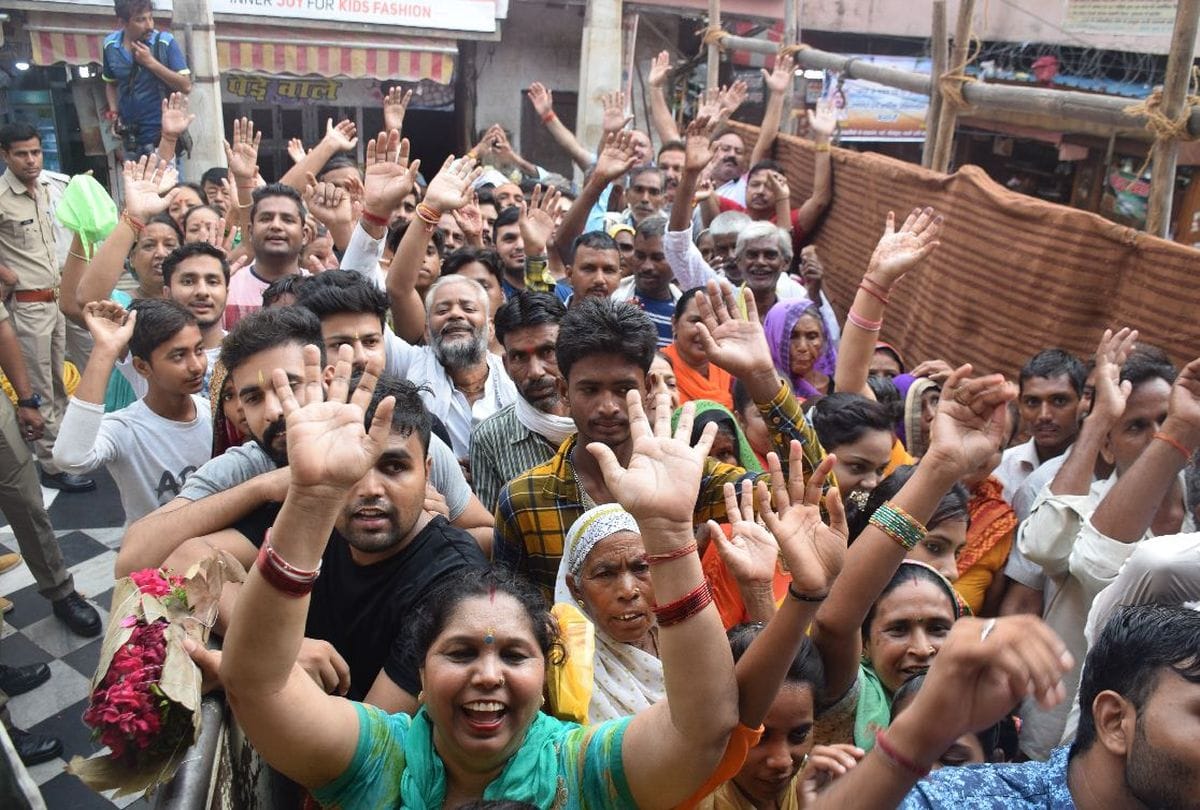 devotees gathered at banke bihari temple vrindavan on hariyali teej