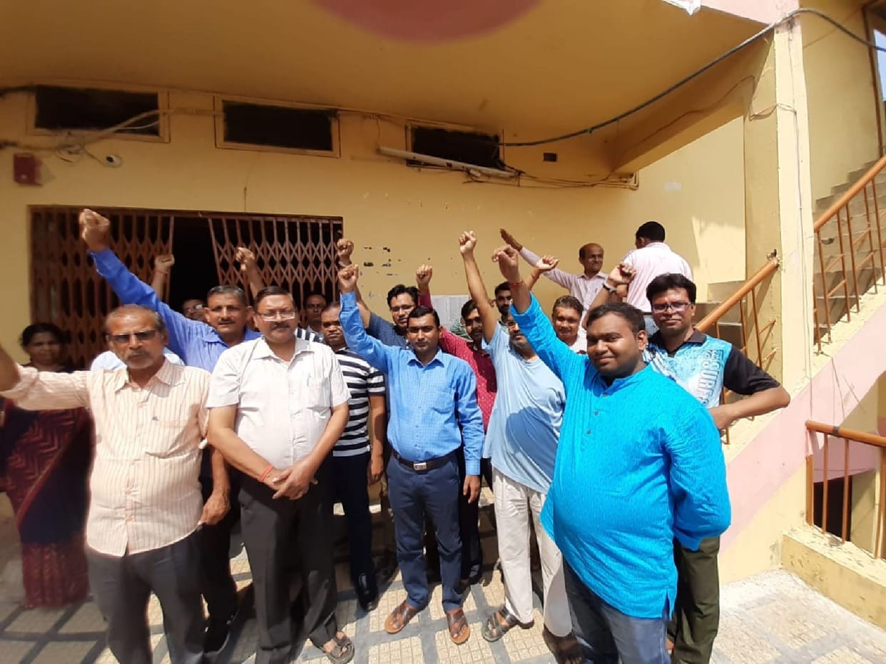 protest to LIC workers