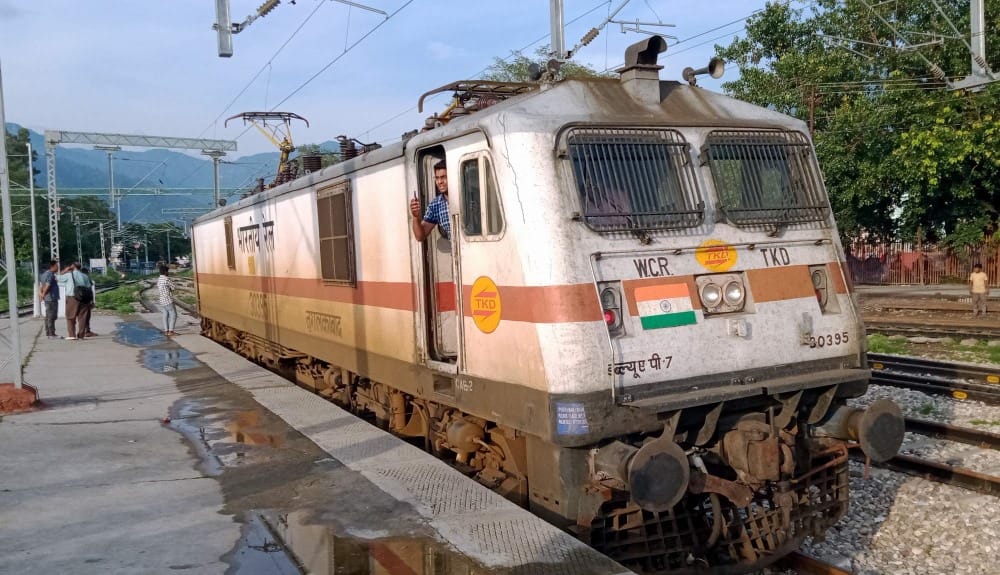 Engine ran half kilometer without train in lalitpur