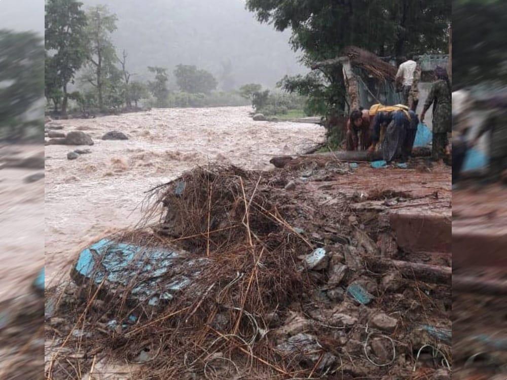 rain in uttarakhand forest gurjar hut and goshala swept away in river at kotdwar