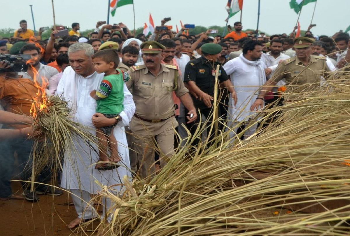 funeral of martyr army jawan ramveer beniwal in mathura