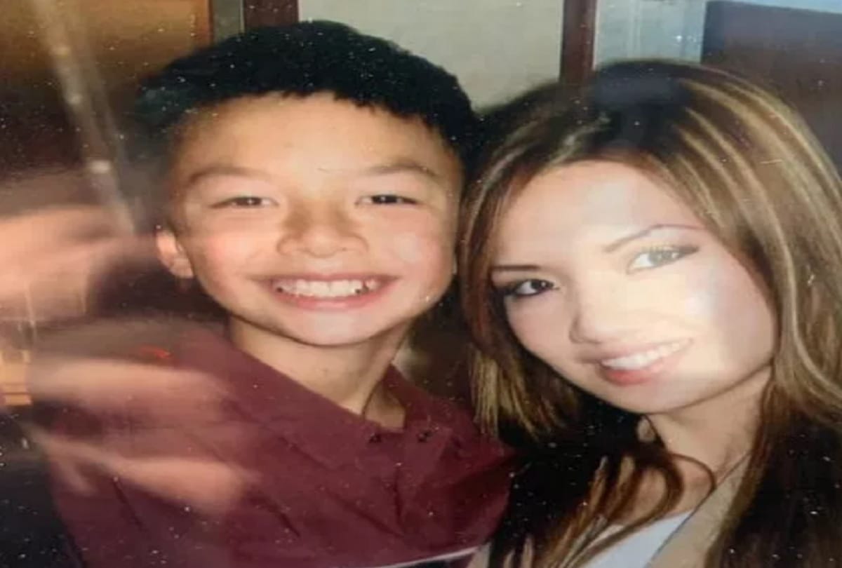 22 year old man shared pictures of his Young mother people understands his girlfriend mistakenly