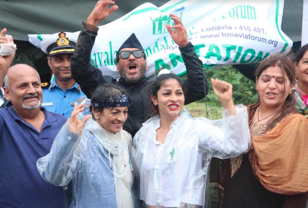 kajol tanuja and tanishaa mukerji at tree plantation event