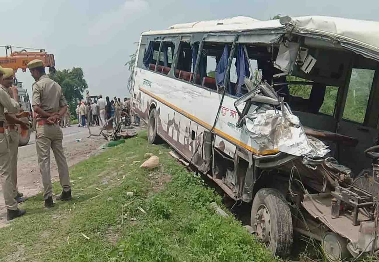 road accident in mahoba, more than six people injured