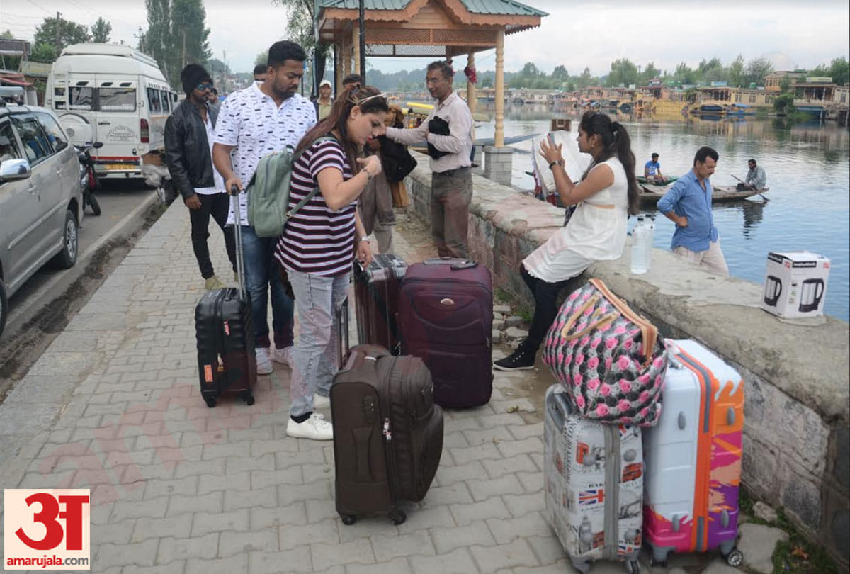 Visitors travelers and NIT students turning to kashmir valley