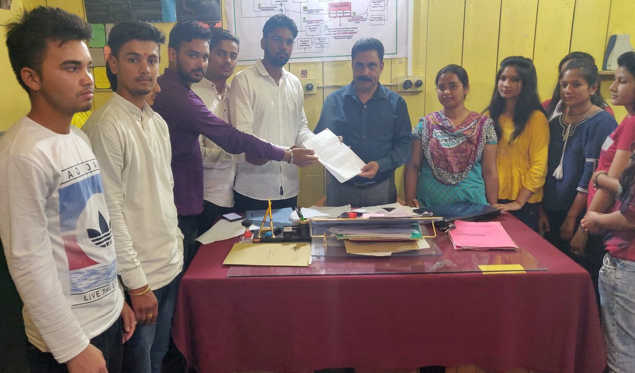 Students on the streets to increase seats in teachers and BA, MA