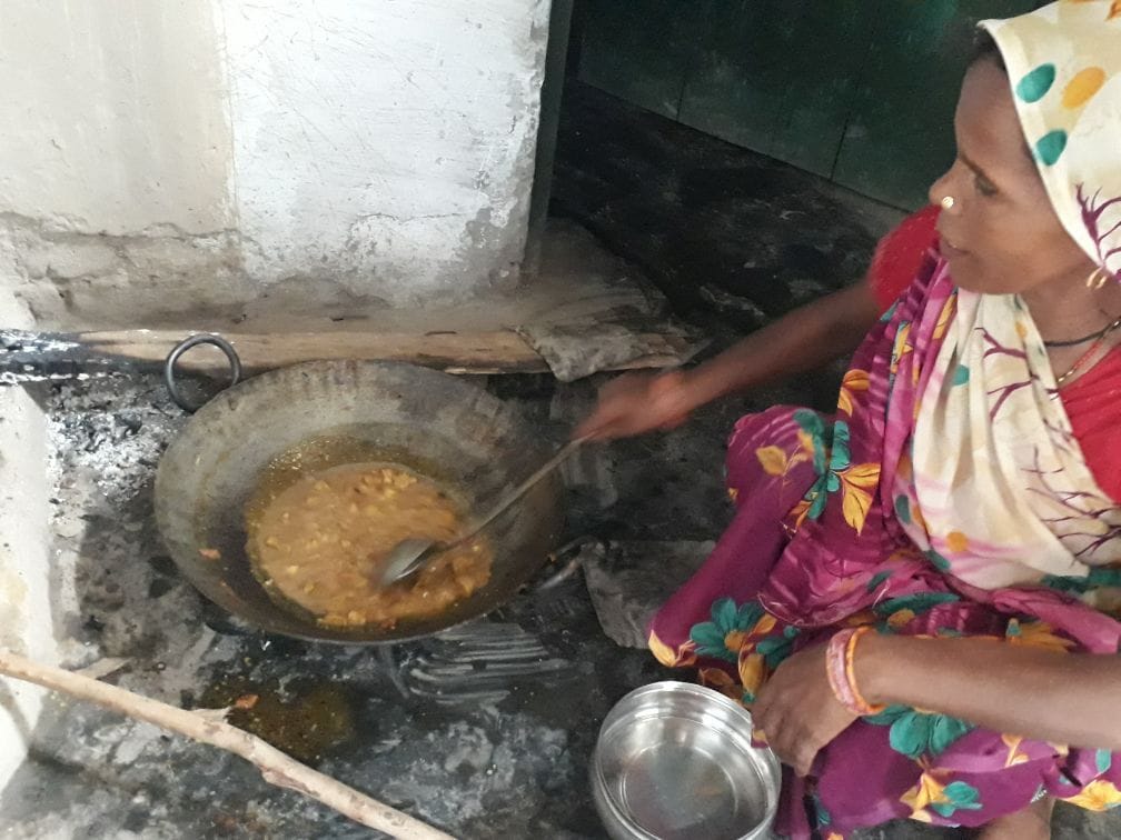 Cheap mid-day meal feeding children