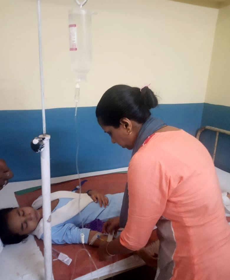 girl fainted because of hot weather in bulandshahar