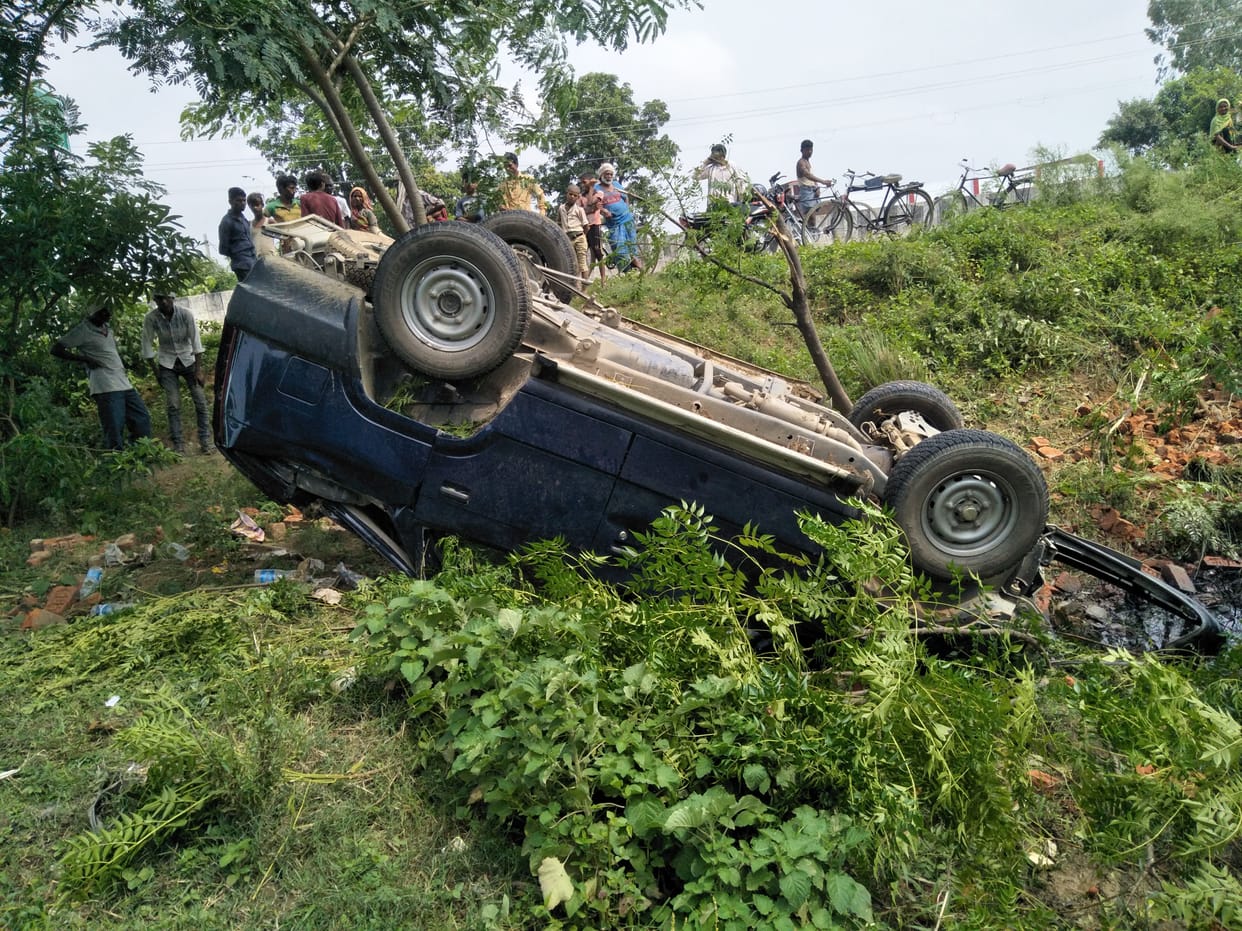 Dial 100 recovered in pothole, two injured workers