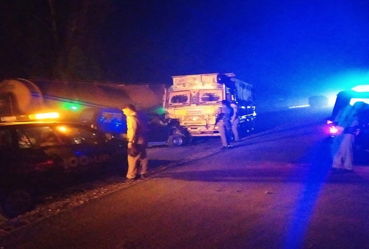 Sub inspector died and three soldiers injured in truck accident at Baghpat of UP