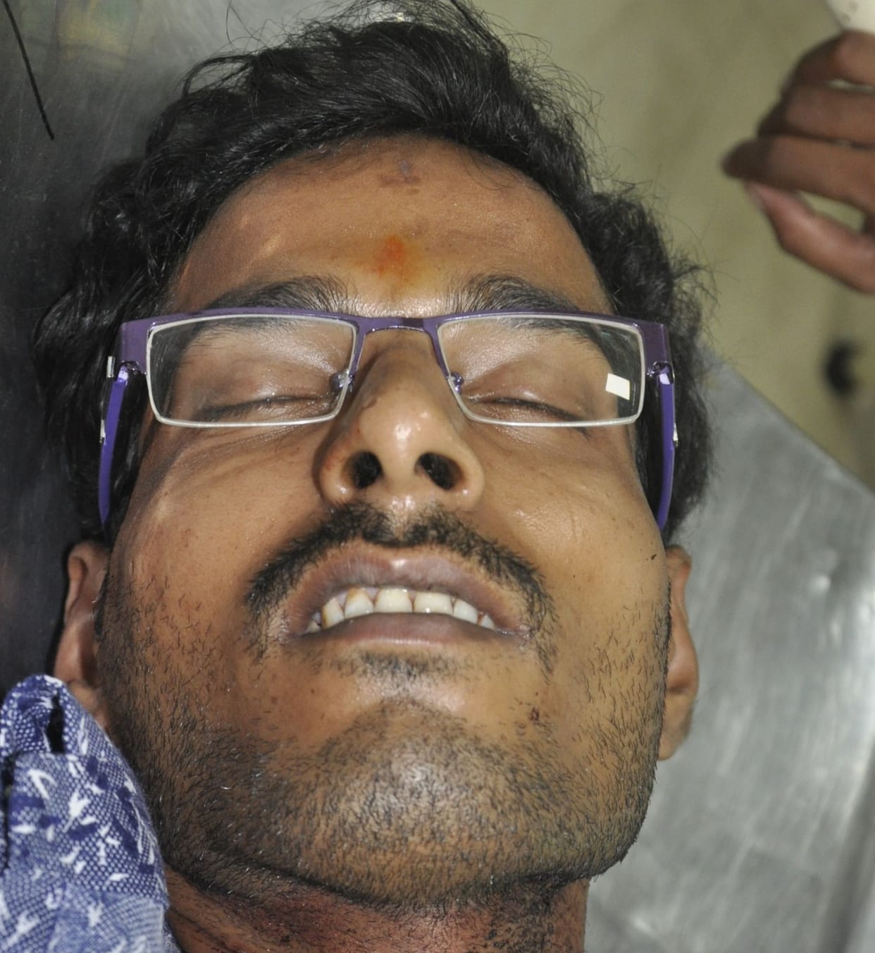 Merchant's son cut the wrist vein, knife in the neck
