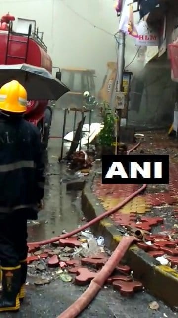fire breaks out in masjid bunder area of mumbai