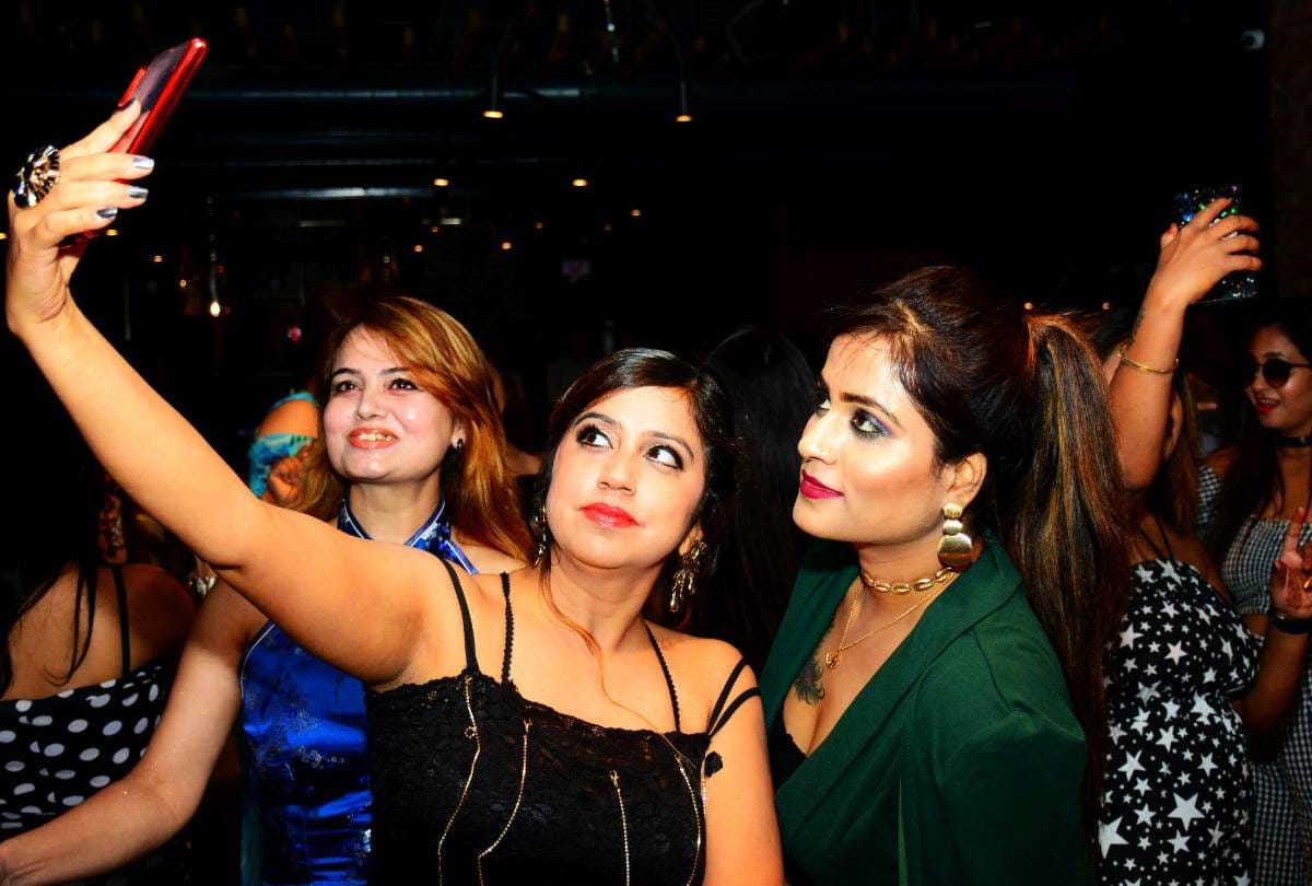 beautiful pictures of friendship day party
