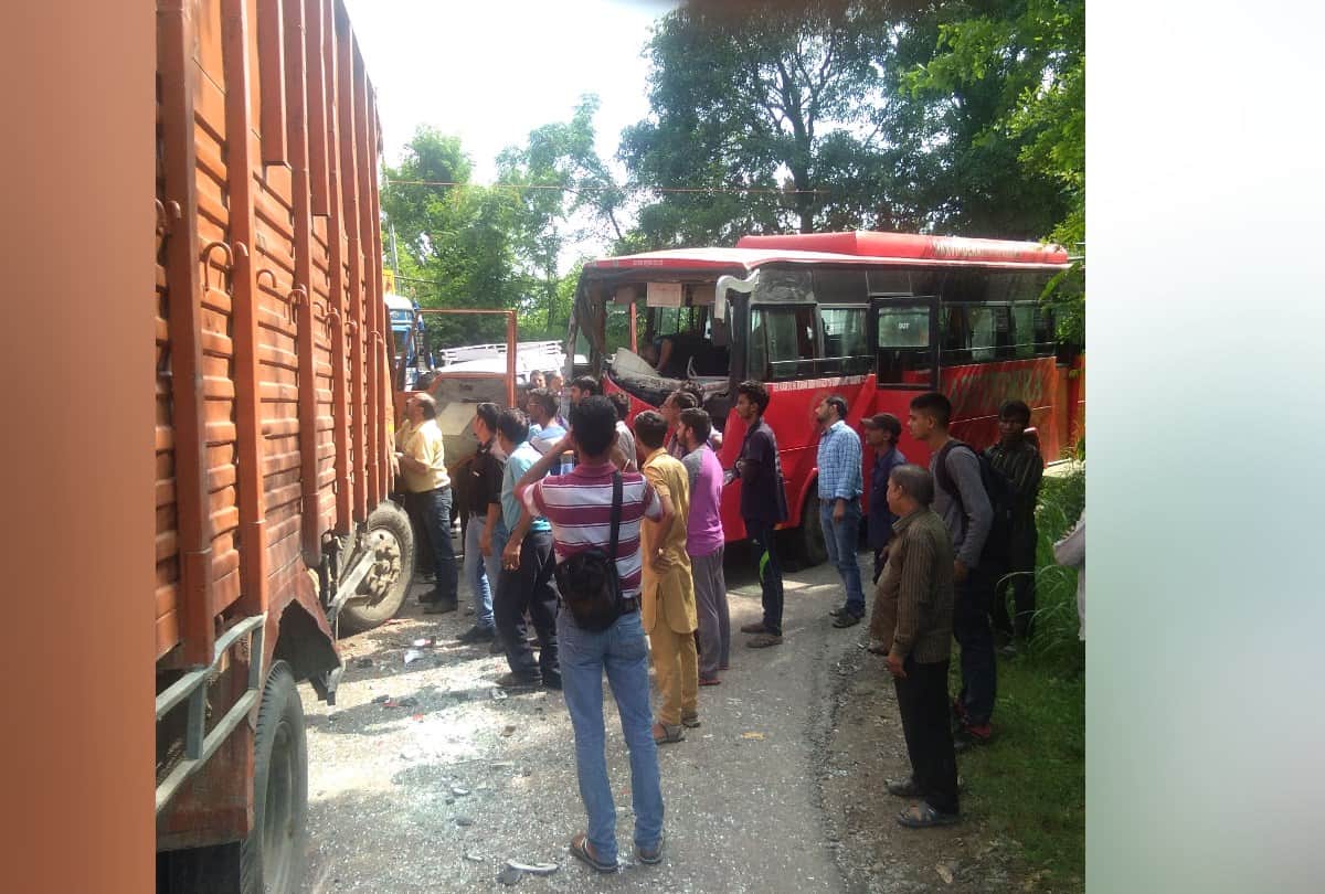 Himachal Pradesh Hamirpur Bhota 17 injured in bus truck collision
