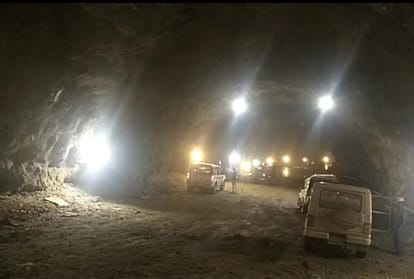Both ends of 2.8 km long Aut thlot tunnel connected on Kiratpur Manali four lane