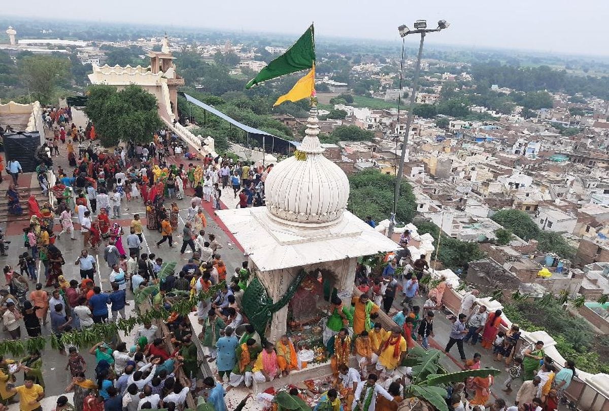 devotees not allow go to radharani temple barsana on radhashtami festival in mathura