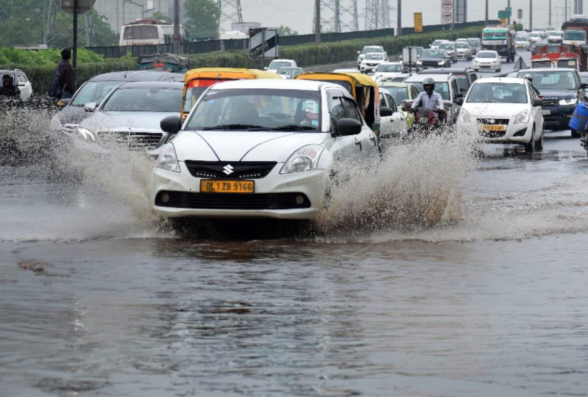 delhi ncr many areas receive rainfall and many areas remain dry on saturday weather pleasant