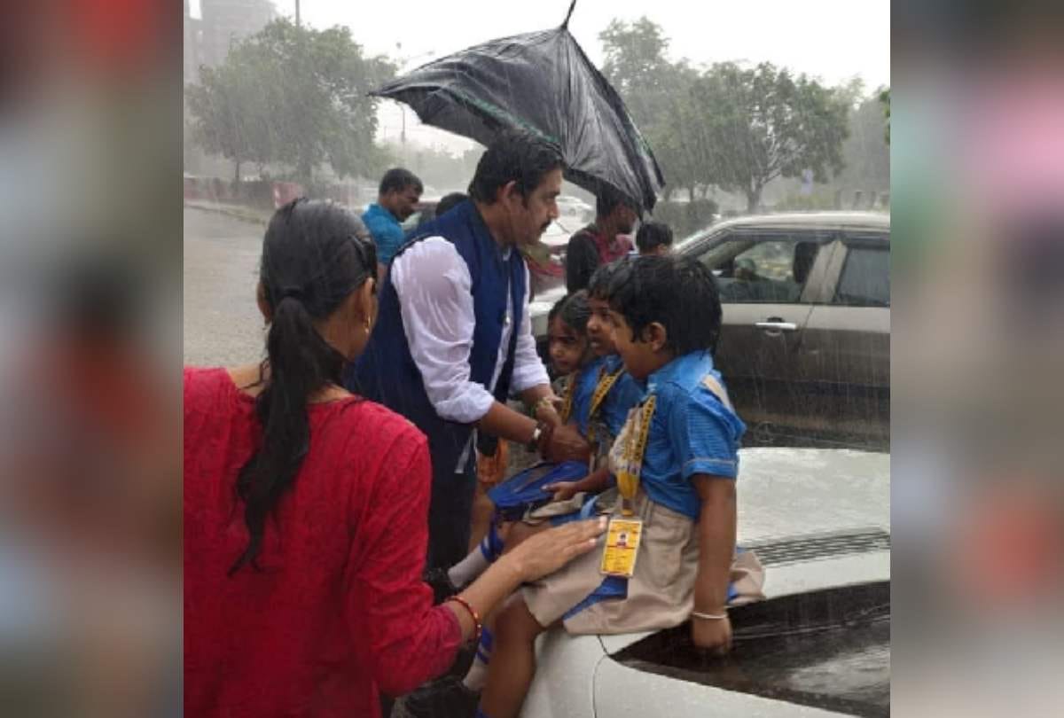 mp ravi kishan helps students trapped in rain after their van met accident social media praising