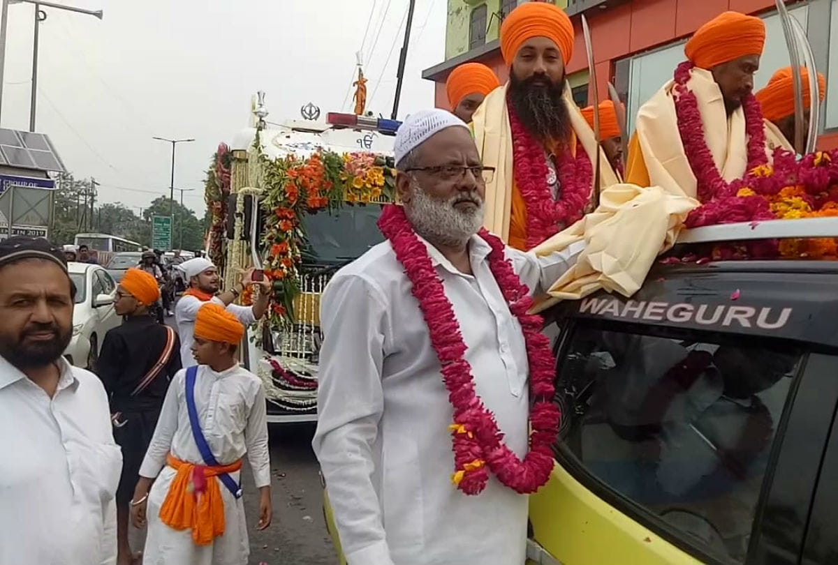 Hindu-Muslims welcomed Sikh pilgrims by flowering on Guru Nanak’s anniversary